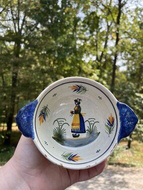 Henriot Quimper Hand-Painted French Faience Bowl With Handles 5.75" Diameter Vin